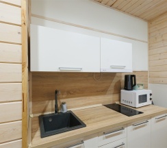 Лодж с купелью и сауной в лесной зоне в Пасторское озеро