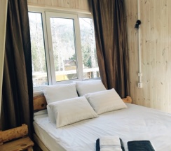 Коттедж с красивым видом из окна в Seven Lodge