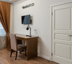 Джуниор Cюит в Welcome House