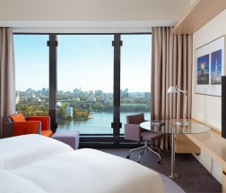 Номер стандарт с 2 односпальными кроватями в Hyatt Regency Ekaterinburg