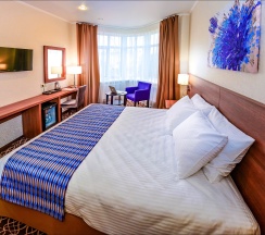 Бизнес с двуспальной кроватью KING SIZE в Raymond