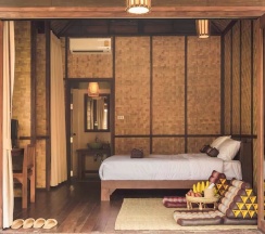 Коттедж с красивым видом из окна в Azalea Village Wellness Resort