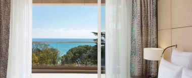 Двухкомнатный люкс с видом на море в Swissotel Resort Сочи Камелия