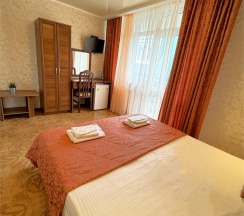 Двухкомнатный семейный четырехместный с балконом (не видовой) и двумя сан узлами (4 этаж) в Атриум