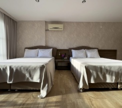 Четырёхместный Сьют c 1 комнатой с балконом и с видом на море в Aimara