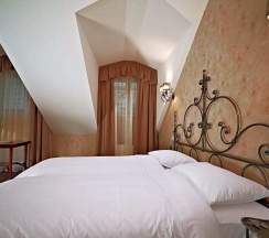 Двухместный номер Standard с видом на город двуспальная кровать в Hotel Justus