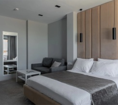 Четырёхместный Большой люкс (Корпус 2) с террасой в Кубань