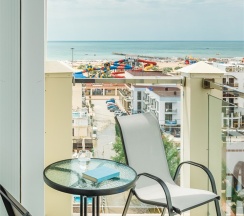 Люкс двухкомнатный с 2 балконами и видом на море в Sofgrand
