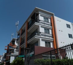 Двухместный номер Deluxe с балконом двуспальная кровать в Villa Navin Resort