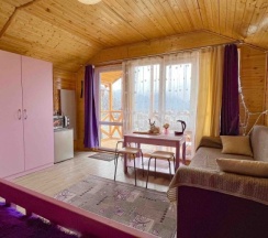 Двухместный коттедж двуспальная кровать в  Изумруд