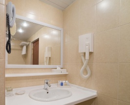 Номер стандарт с 1 двуспальной кроватью в Radisson Slavyanskaya Hotel Moscow