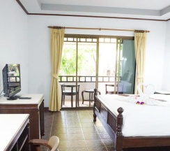 Двухместный номер Standard с видом на бассейн двуспальная кровать в Lamai Inn 99 Bungalows