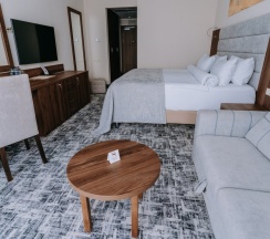 Двухместный номер Делюкс с видом на море двуспальная кровать в Grand hotel Anapa
