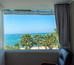 Семейный люкс с видом на море в The Beach Front Resort Pattaya  - SHA Plus
