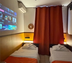 Улучшенный двухместный номер с проектором в Кино хостел на Пушкинской