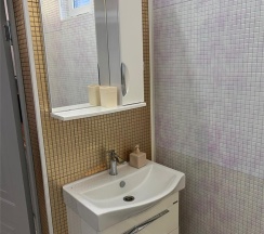 Коттедж с двумя спальнями с видом на море в 4 Сезона