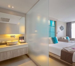 Двухместная студия с видом на море двуспальная кровать в Cape Sienna Gourmet Hotel & Villas