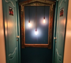 Небольшая двухместная комната с двуспальной кроватью в Gallery and more