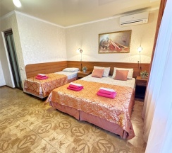 Трехместный комфорт с балконом с доп местом в Атриум