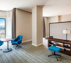 Двухместный полулюкс с видом на сад двуспальная кровать в Отель Courtyard by Marriott Baku