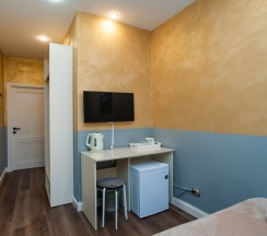 Двухместный номер с одной большой двуспальной кроватью и собственной ванной комнатой в Goldie Home