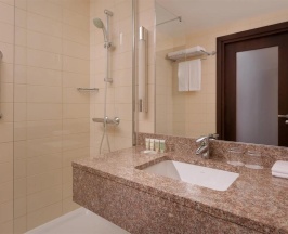 Двухместный люкс двуспальная кровать в Courtyard by Marriott Kazan Kremlin