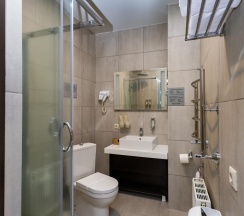 Номер полулюкс с 1 двуспальной кроватью и балконом в Moon