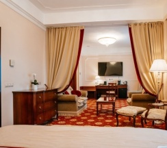 Номер Джуниор Сюит в Ring Premier Hotel