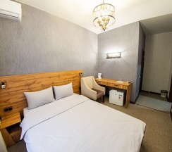 2-местный номер комфорт улучшенный с 1 двуспальной кроватью в Alliance hotel