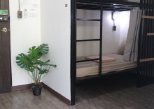 Кровать в общем номере в Feel Good Bangkok Hostel