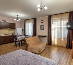 Апартаменты с кухней и французским балконом в Гостевой дом на Декабристов