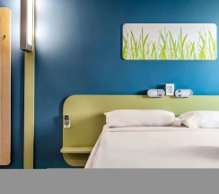 Трёхместные апартаменты двуспальная кровать в ibis budget BH Afonso Pena Savassi