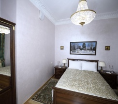 Семейный номер люкс с видом на монастырь в Покровская