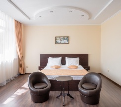 1-комнатный номер люкс с 1 двуспальной кроватью в Grand Elite