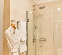 Двухместный полулюкс с красивым видом из окна двуспальная кровать в Kainar