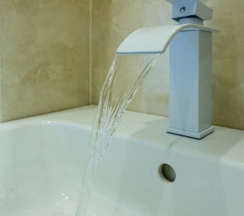 Четырёхместные апартаменты с 3 комнатами с балконом в Валентина