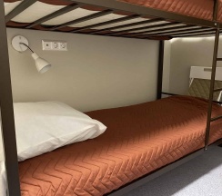 Кровать в 2-местном общем номере №5 в Стрежень