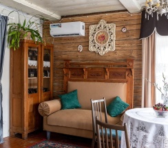 Коттедж стандарт с 2 односпальными и 1 двуспальной кроватью в Olafa Home