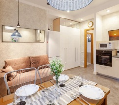 Апартаменты с балконом и с красивым видом из окна в RentPlaza