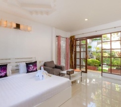 Семейный номер Standard с балконом в Club Bamboo Boutique Patong Beach Resort