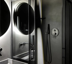 Двухместный номер Супериор с балконом и с видом на внутренний двор двуспальная кровать в Moon2