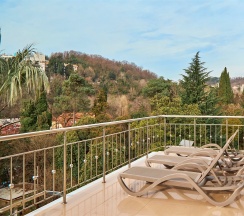 Апартаменты с видом на море и террасой в Арт-отель