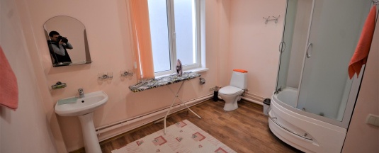 2-комнатная комната улучшенная с 2 односпальными и 1 двуспальной кроватью в Минск