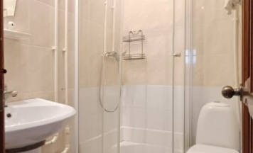 Двухместный номер 1 категории (120) с двухспальной кроватью, полным сан. узлом в Фатима