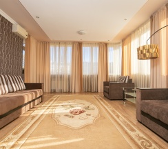 Люкс 3-х комнатный с кухней и балконом 4-х местный в Жемчуг