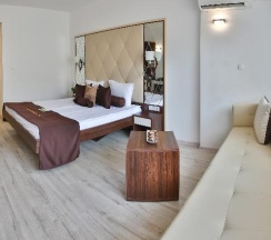 Двухместный номер Premium c 1 комнатой с балконом двуспальная кровать в Prestige Hotel and Aquapark