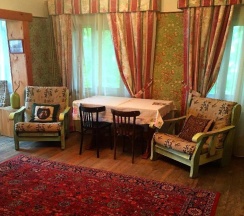 Трехкомнатный люкс с верандой и красивым видом из окна в Чеховская дача