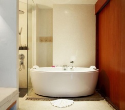 Pool вилла рядом с пляжем в La Flora Resort Patong