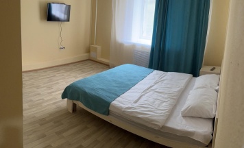 Номер стандарт с 1 двуспальной кроватью в Хит