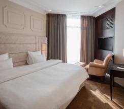 Двухместный люкс Queen двуспальная кровать в Казахстан